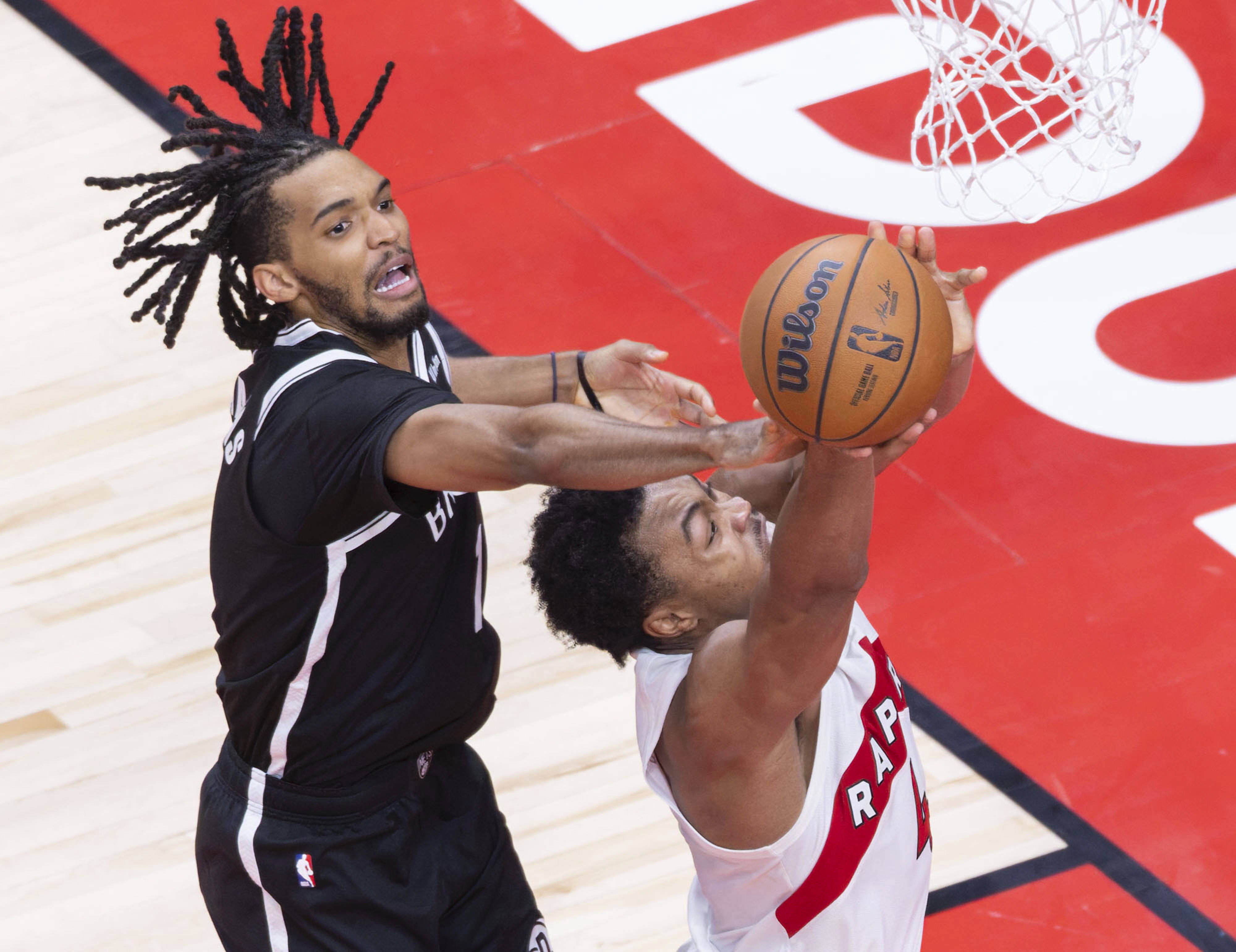 爱游戏平台-赛地聚焦——NBA总决赛关键时刻热度飙升,多伦多猛龙防线松动,信心回归,训练强度明显提升
