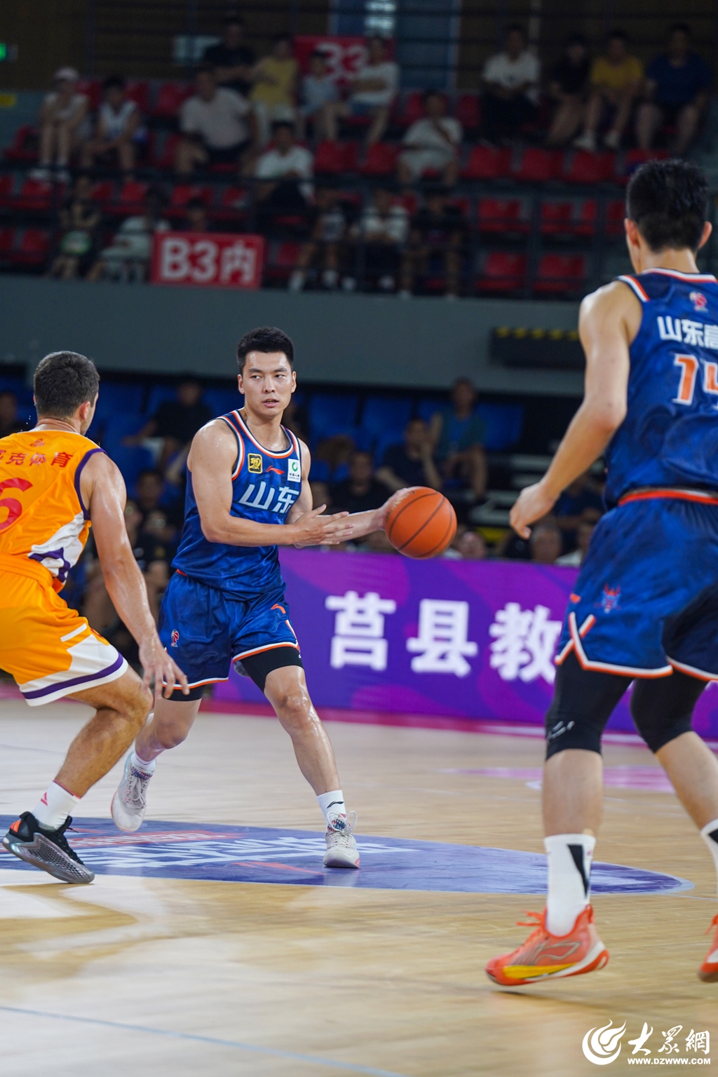 AYX SPORTS-包含NBA总决赛今晚走向成谜，山东男篮临场应变，球迷炸锅，更衣室氛围转暖的词条